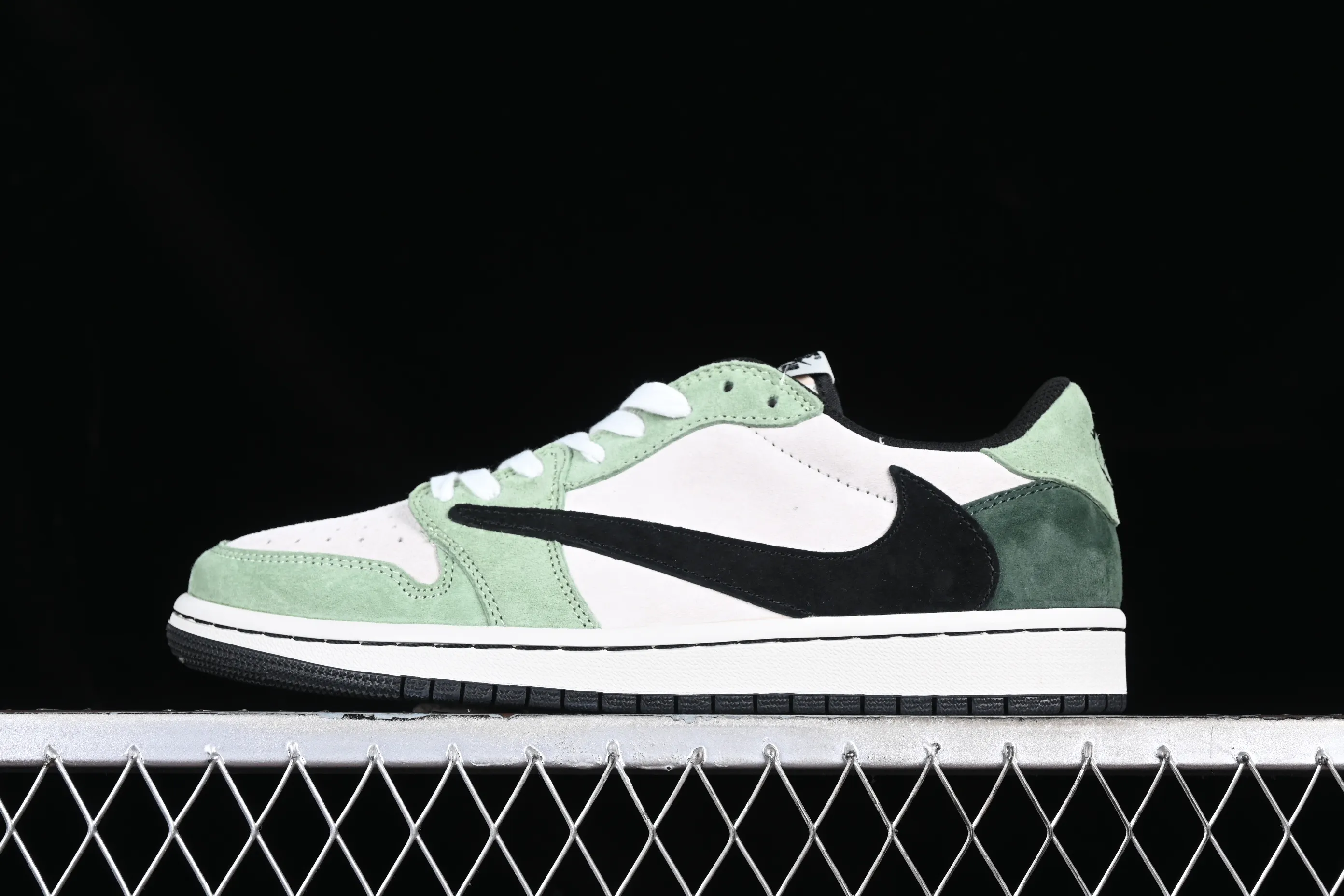 All Categories Air Jordan Jordan Series Basketball Shoes Air Jordan 1 Low Travis Scott x Air Jordan 1 Low OG AJ1 Joe 1 Reversed Overhook Joint Style Casual Sports Basketball Shoes DM7866-813